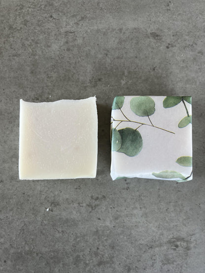 Natural unscented cold processed soap - Selfish Fine Soaps. This is a white bar of natural cold processed soap. It is un fragranced and un coloured. It is vegan friendly and made from fully natural ingredients which will nourish your skin. 